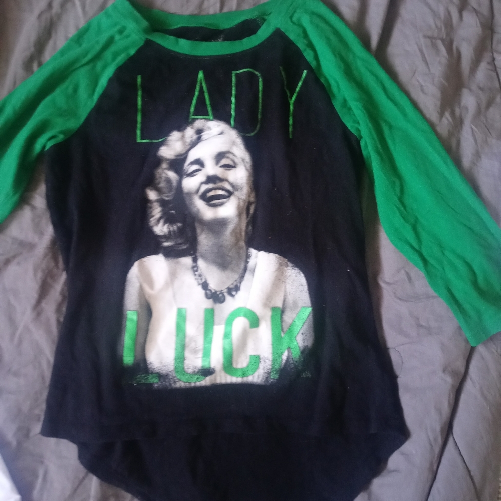 Maryn Monroe LADY LUCK at sleeve
